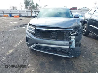 2021 Volkswagen Atlas SE z VIN 1V2WR2CA0MC585259, wystawiony jako IAAI lot #41525783 z przebiegiem 80 101 mil mil oraz . Historia ofert i sprzedaży dostępna na DreamBid. Obrazek 6.