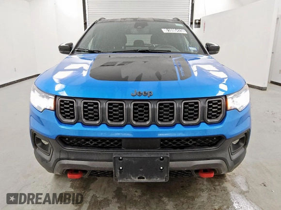 2025 Jeep Compass Trailhawk with VIN 3C4NJDDN0ST536792, listed as a Copart auction lot 61690425 with 14,512 mi miles and Clean title. Bid and sale history available at DreamBid. Image 5.