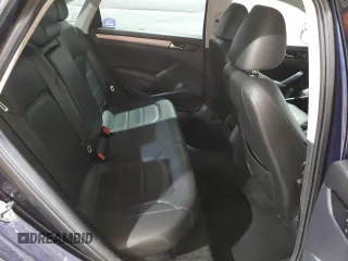 2014 Volkswagen Passat Wolfsburg Edition z VIN 1VWAT7A31EC099721, wystawiony jako Copart lot #52241945 z przebiegiem 151 115 mil mil oraz Czysty tytuł • Clean title. Historia ofert i sprzedaży dostępna na DreamBid. Obrazek 10.