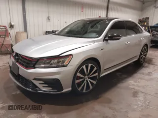 2018 Volkswagen Passat GT z VIN 1VWJM7A36JC047802, wystawiony jako IAAI lot #41714998 z przebiegiem 70 753 mil mil oraz . Historia ofert i sprzedaży dostępna na DreamBid. Obrazek 2.