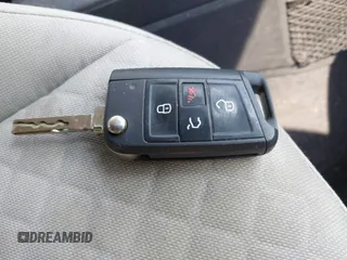 2019 Volkswagen Tiguan S с VIN 3VV1B7AX0KM122040, выставлен на аукционе IAAI как лот 42389559 с пробегом 53 122 миль миль и . История ставок и продаж доступна на DreamBid. Изображение 11.