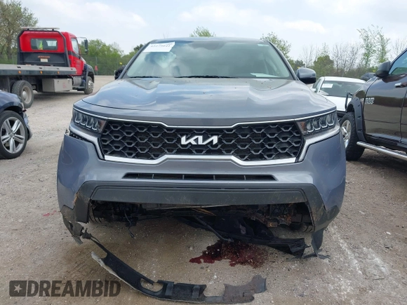 2022 Kia Sorento LX z VIN 5XYRG4LCXNG107106, wystawiony jako IAAI lot #42279041 z przebiegiem 83 189 mil mil oraz . Historia ofert i sprzedaży dostępna na DreamBid. Obrazek 6.