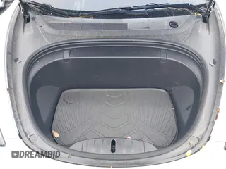 2019 Tesla Model 3 Long Range z VIN 5YJ3E1EBXKF442335, wystawiony jako IAAI lot #42240884 z przebiegiem 28 283 mil mil oraz . Historia ofert i sprzedaży dostępna na DreamBid. Obrazek 10.