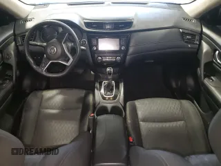 2018 Nissan Rogue SV z VIN KNMAT2MV5JP594400, wystawiony jako Copart lot #51327315 z przebiegiem 124 296 mil mil oraz Czysty tytuł • Clean title. Historia ofert i sprzedaży dostępna na DreamBid. Obrazek 8.