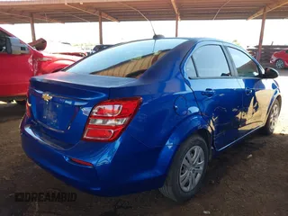 2017 Chevrolet Sonic LS z VIN 1G1JB5SH6H4165031, wystawiony jako IAAI lot #42107395 z przebiegiem 74 196 mil mil oraz . Historia ofert i sprzedaży dostępna na DreamBid. Obrazek 6.