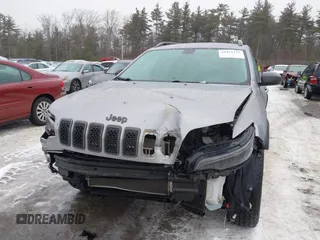 2019 Jeep Cherokee Trailhawk z VIN 1C4PJMBX2KD298169, wystawiony jako IAAI lot #41412123 z przebiegiem 63 214 mil mil oraz . Historia ofert i sprzedaży dostępna na DreamBid. Obrazek 6.