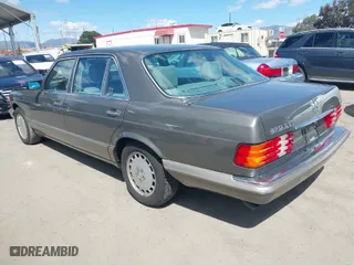 1991 Mercedes-Benz 420 Series 420SEL with VIN WDBCA35E0MA580834, listed as a IAAI auction lot 41949794 with 30,413 mi miles. Bid and sale history available at carsss.com. Image 3.