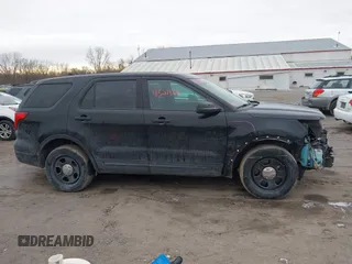 2016 Ford Police Interceptor Utility z VIN 1FM5K8AR6GGA62950, wystawiony jako IAAI lot #41521566 z przebiegiem 139 127 mil mil oraz . Historia ofert i sprzedaży dostępna na DreamBid. Obrazek 13.