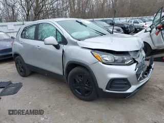 2017 Chevrolet Trax LS z VIN KL7CJKSB4HB183582, wystawiony jako IAAI lot #41900597 z przebiegiem 91 507 mil mil oraz . Historia ofert i sprzedaży dostępna na DreamBid. Obrazek 1.