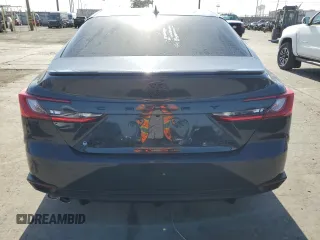2025 Toyota Camry LE z VIN 4T1DAACK1SU539963, wystawiony jako Copart lot #57273015 z przebiegiem 991 mil mil oraz Szkoda całkowita • Salvage title. Historia ofert i sprzedaży dostępna na DreamBid. Obrazek 6.