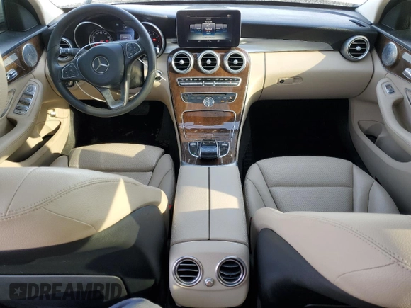 2017 Mercedes-Benz C 300 z VIN 55SWF4JBXHU196024, wystawiony jako Copart lot #42220035 z przebiegiem 95 899 mil mil oraz Szkoda całkowita • Salvage title. Historia ofert i sprzedaży dostępna na DreamBid. Obrazek 8.
