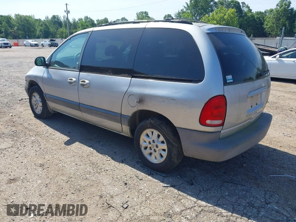2000 Plymouth Voyager z VIN 2P4GP45G5YR537211, wystawiony jako IAAI lot #42302745 z przebiegiem 278 233 mil mil oraz . Historia ofert i sprzedaży dostępna na DreamBid. Obrazek 3.