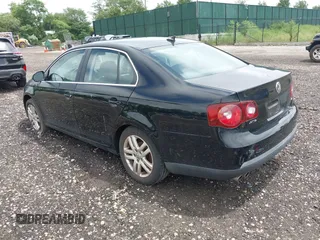 2008 Volkswagen Jetta SE with VIN 3VWRZ71K08M095770, listed as a IAAI auction lot 42552387 with 118,768 mi miles and . Bid and sale history available at DreamBid. Image 3.