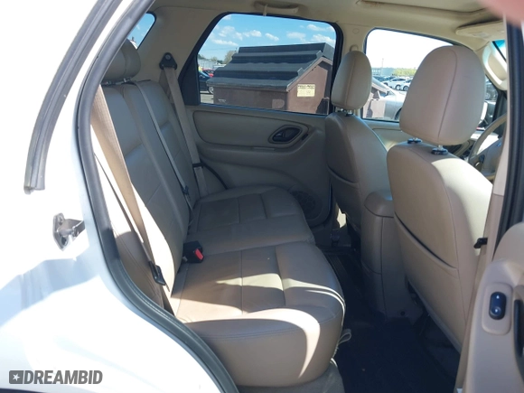 2006 Ford Escape XLT with VIN 1FMYU93126KC65835, listed as a IAAI auction lot 41902230 with 132,575 mi miles. Bid and sale history available at carsss.com. Image 8.
