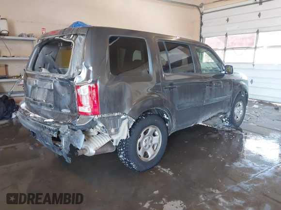 2011 Honda Pilot LX with VIN 5FNYF4H25BB103756, listed as a IAAI auction lot 41554121 with 182,502 mi miles. Bid and sale history available at carsss.com. Image 4.