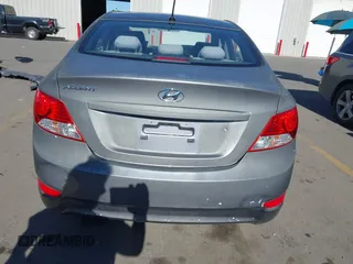 2013 Hyundai Accent GLS z VIN KMHCT4AE1DU542207, wystawiony jako IAAI lot #42174737 z przebiegiem 143 757 mil mil oraz . Historia ofert i sprzedaży dostępna na DreamBid. Obrazek 17.