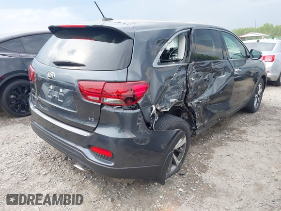 2020 Kia Sorento S z VIN 5XYPG4A5XLG690303, wystawiony jako IAAI lot #42070603 z przebiegiem 55 434 mil mil oraz . Historia ofert i sprzedaży dostępna na DreamBid. Obrazek 4.