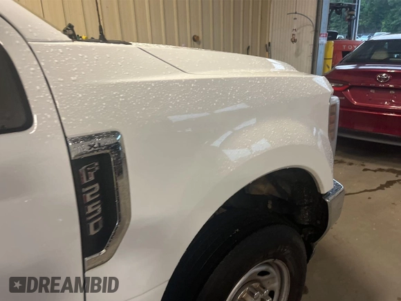 2019 Ford F-250 XL z VIN 1FT7W2B68KEF37148, wystawiony jako IAAI lot #42569097 z przebiegiem 201 085 mil mil oraz . Historia ofert i sprzedaży dostępna na DreamBid. Obrazek 5.