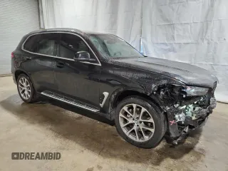 2024 BMW X5 xDrive40i z VIN 5UX23EU09R9V62123, wystawiony jako Copart lot #58241675 z przebiegiem 46 253 mil mil oraz Tytuł czysty. Historia ofert i sprzedaży dostępna na DreamBid. Obrazek 4.