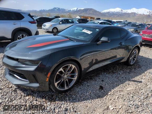 2017 Chevrolet Camaro 2LT z VIN 1G1FC1RS4H0110131, wystawiony jako Copart lot #52154175 z przebiegiem 95 384 mil mil oraz Szkoda całkowita • Salvage title. Historia ofert i sprzedaży dostępna na DreamBid. Obrazek 1.