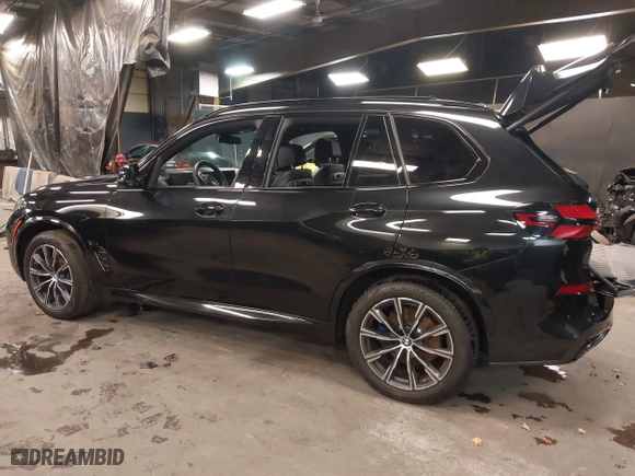 2024 BMW X5 xDrive40i with VIN 5UX23EU04R9S29747, listed as a IAAI auction lot 40980465 with 8,183 mi miles. Bid and sale history available at carsss.com. Image 3.