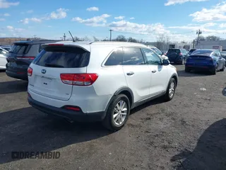 2018 Kia Sorento LX V6 with VIN 5XYPGDA50JG419263, listed as a IAAI auction lot 41592628 with 45,266 mi miles. Bid and sale history available at carsss.com. Image 4.