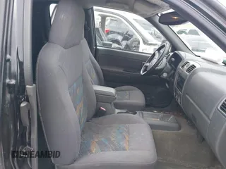 2005 Chevrolet Colorado LS Z71 with VIN 1GCDT196258204264, listed as a IAAI auction lot 41080277 with 138,761 mi miles. Bid and sale history available at carsss.com. Image 5.