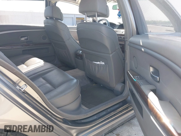 2006 BMW 7 Series 750Li with VIN WBAHN83546DT33598, listed as a IAAI auction lot 40084771 with 187,365 mi miles. Bid and sale history available at carsss.com. Image 8.