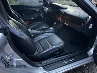 2004 Porsche 911 Carrera z VIN WP0CA299X4S651377, wystawiony jako Copart lot #60941235 z przebiegiem 139 410 mil mil oraz Szkoda całkowita • Salvage title. Historia ofert i sprzedaży dostępna na DreamBid. Obrazek 5.