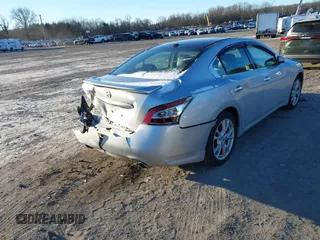 2014 Nissan Maxima SV z VIN 1N4AA5AP7EC442330, wystawiony jako IAAI lot #41288761 z przebiegiem 107 476 mil mil oraz . Historia ofert i sprzedaży dostępna na DreamBid. Obrazek 4.