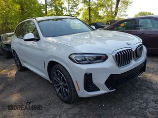 2024 BMW X3 sDrive30i z VIN WBX47DP08RN305260, wystawiony jako IAAI lot #42033856 z przebiegiem 6 681 mil mil oraz . Historia ofert i sprzedaży dostępna na DreamBid. Obrazek 1.