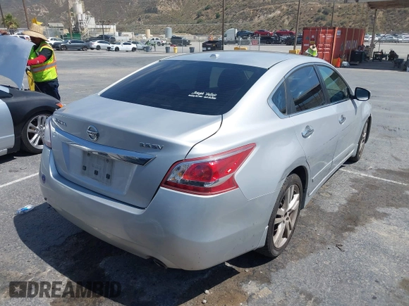 2013 Nissan Altima SV z VIN 1N4BL3AP3DN425384, wystawiony jako IAAI lot #42471028 z przebiegiem 154 095 mil mil oraz . Historia ofert i sprzedaży dostępna na DreamBid. Obrazek 4.