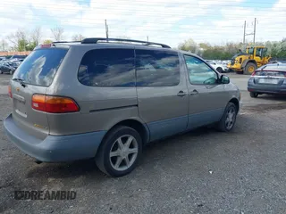 1998 Toyota Sienna LE z VIN 4T3ZF13C4WU011721, wystawiony jako IAAI lot #41989188 z przebiegiem 208 186 mil mil oraz . Historia ofert i sprzedaży dostępna na DreamBid. Obrazek 4.