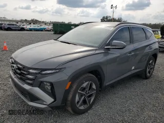 2025 Hyundai Tucson SEL Convenience with VIN 5NMJC3DE8SH450484, listed as a Copart auction lot 77962294 with 885 mi miles and Salvage Title. Bid and sale history available at carsss.com. Image 1.