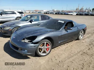 2009 Chevrolet Corvette 3LT z VIN 1G1YY26W195113502, wystawiony jako Copart lot #77655904 z przebiegiem 106 534 mil mil oraz Czysty tytuł • Clean title. Historia ofert i sprzedaży dostępna na DreamBid. Obrazek 1.