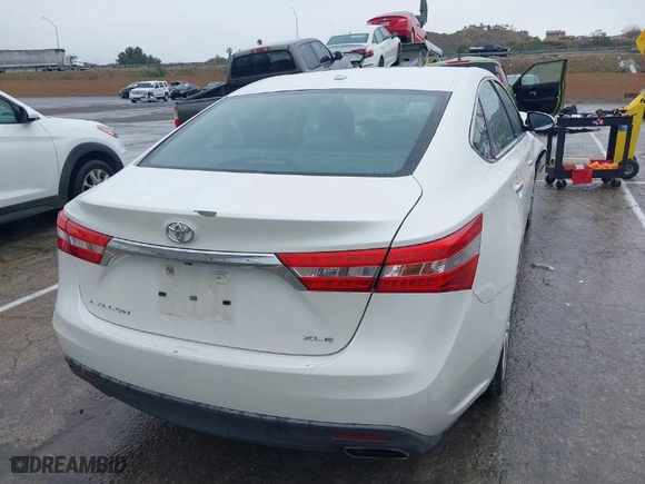 2014 Toyota Avalon Limited with VIN 4T1BK1EB0EU096498, listed as a IAAI auction lot 41767311 with 146,654 mi miles. Bid and sale history available at carsss.com. Image 4.