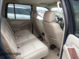 2006 Ford Explorer Eddie Bauer с VIN 1FMEU648X6UB42219, выставлен на аукционе IAAI как лот 41549910 с пробегом Не указан миль и . История ставок и продаж доступна на DreamBid. Изображение 8.