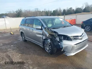 2018 Toyota Sienna XLE Auto Access Seat with VIN 5TDYZ3DC6JS928313, listed as a IAAI auction lot 41411318 with 145,480 mi miles. Bid and sale history available at carsss.com. Image 1.
