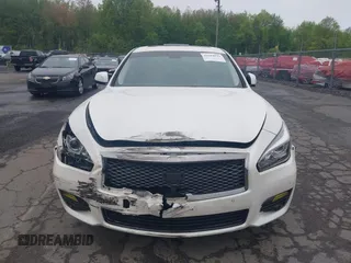 2016 Infiniti Q70 z VIN JN1BY1AR4GM271282, wystawiony jako IAAI lot #42204923 z przebiegiem 104 244 mil mil oraz . Historia ofert i sprzedaży dostępna na DreamBid. Obrazek 12.