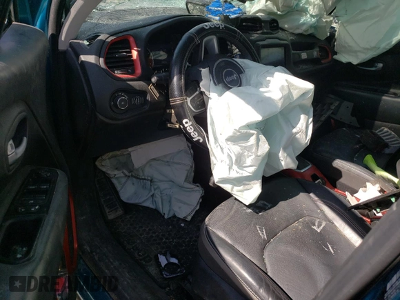 2020 Jeep Renegade Trailhawk z VIN ZACNJBC11LPL33970, wystawiony jako Copart lot #52696575 z przebiegiem 79 633 mil mil oraz Szkoda całkowita • Salvage title. Historia ofert i sprzedaży dostępna na DreamBid. Obrazek 8.