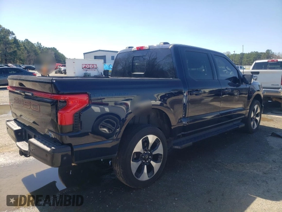 2022 Ford F-150 Lightning Pro z VIN 1FT6W1EV2NWG03314, wystawiony jako Copart lot #48468015 z przebiegiem 10 643 mil mil oraz Czysty tytuł • Clean title. Historia ofert i sprzedaży dostępna na DreamBid. Obrazek 3.