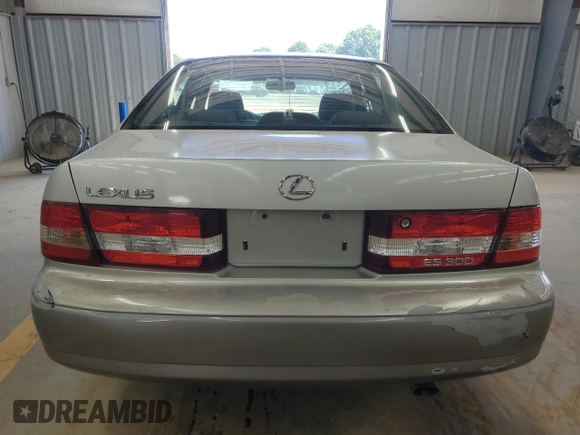 2001 Lexus ES 300 z VIN JT8BF28G910303864, wystawiony jako Copart lot #61811935 z przebiegiem 159 696 mil mil oraz Szkoda całkowita • Salvage title. Historia ofert i sprzedaży dostępna na DreamBid. Obrazek 6.