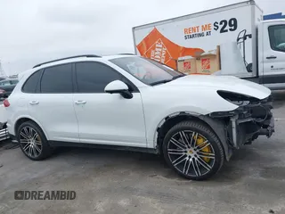 2016 Porsche Cayenne Turbo z VIN WP1AC2A20GLA85193, wystawiony jako IAAI lot #42170440 z przebiegiem 95 999 mil mil oraz . Historia ofert i sprzedaży dostępna na DreamBid. Obrazek 14.