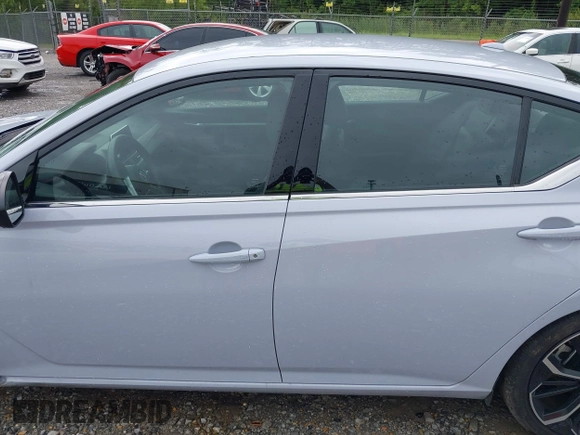 2024 Nissan Altima SR z VIN 1N4BL4CV1RN395164, wystawiony jako IAAI lot #42374057 z przebiegiem 23 743 mil mil oraz . Historia ofert i sprzedaży dostępna na DreamBid. Obrazek 14.