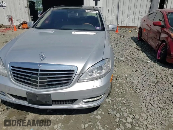 2012 Mercedes-Benz S 550 z VIN WDDNG9EB9CA477398, wystawiony jako Copart lot #58166975 z przebiegiem 98 763 mil mil oraz Szkoda całkowita • Salvage title. Historia ofert i sprzedaży dostępna na DreamBid. Obrazek 13.