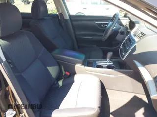 2016 Nissan Altima SV with VIN 1N4AL3AP0GC222075, listed as a IAAI auction lot 41994168 with 118,215 mi miles and . Bid and sale history available at carsss.com. Image 5.