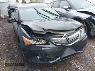 2013 Acura ILX with VIN 19VDE1F32DE015048, listed as a IAAI auction lot 41541956 with 92,403 mi miles. Bid and sale history available at carsss.com. Image 1.