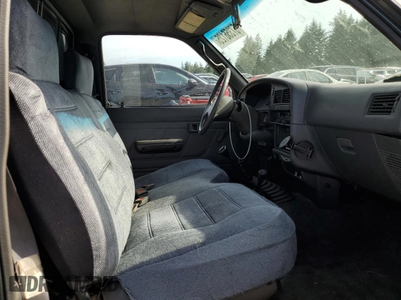 1993 Toyota Pickup DX z VIN JT4RN01P3P7060439, wystawiony jako Copart lot #57356125 z przebiegiem 259 773 mil mil oraz Szkoda całkowita • Salvage title. Historia ofert i sprzedaży dostępna na DreamBid. Obrazek 10.