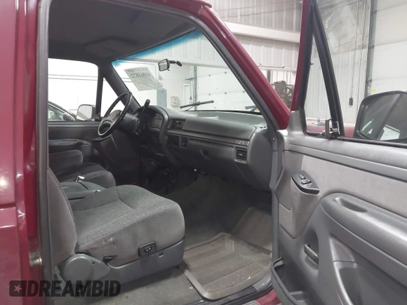 1993 Ford F-150 z VIN 1FTEX14NXPKA08103, wystawiony jako IAAI lot #41861872 z przebiegiem 153 947 mil mil oraz . Historia ofert i sprzedaży dostępna na DreamBid. Obrazek 5.