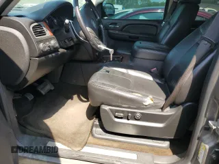 2008 Chevrolet Avalanche LTZ with VIN 3GNFK123X8G299738, listed as a Copart auction lot 50329585 with 212,632 mi miles and Clean Title. Bid and sale history available at DreamBid. Image 7.